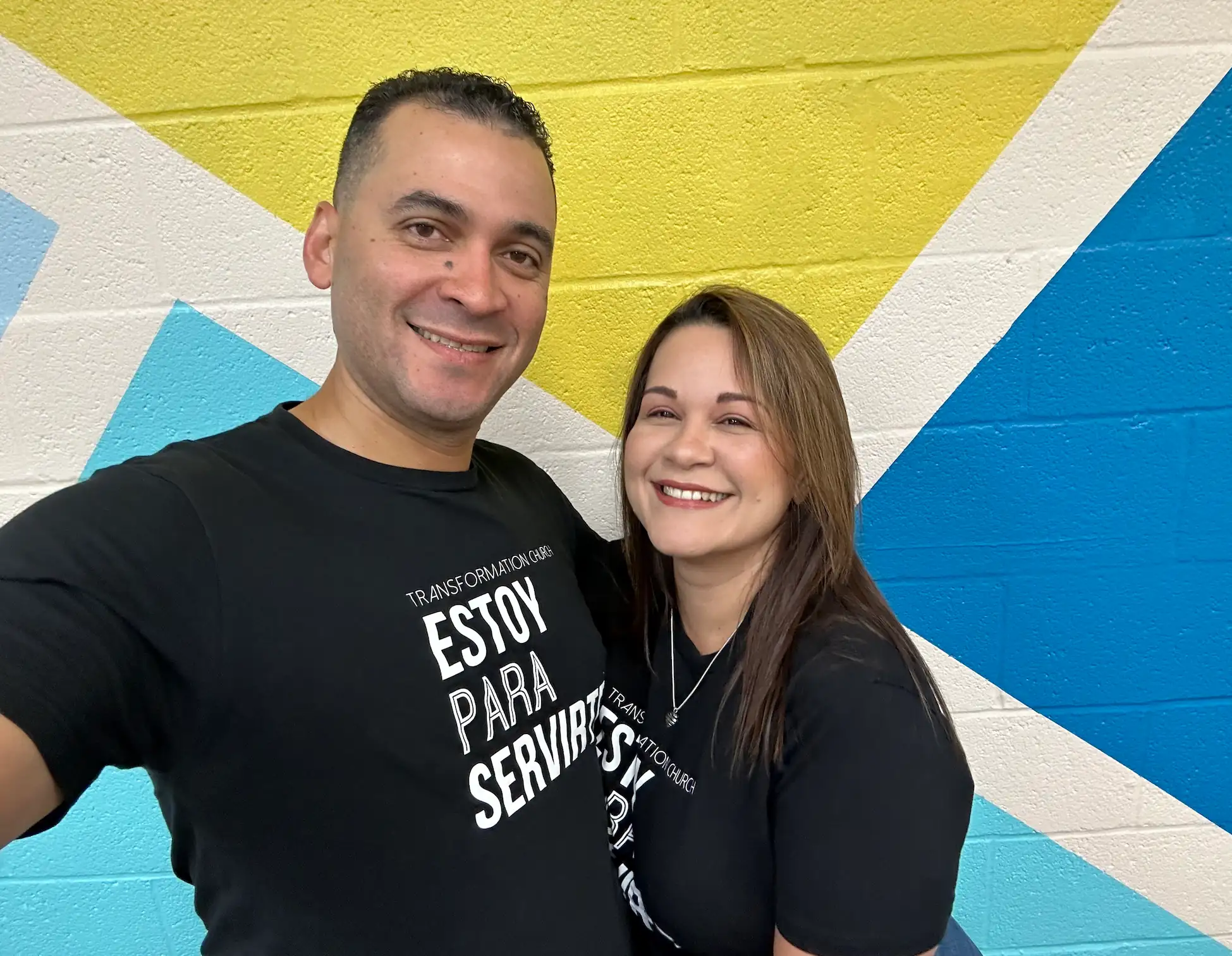 Ministros Abner y Frances Alvarado